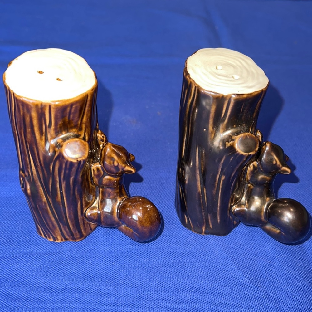 Tree trunk & squirrel salt & pepper shakers